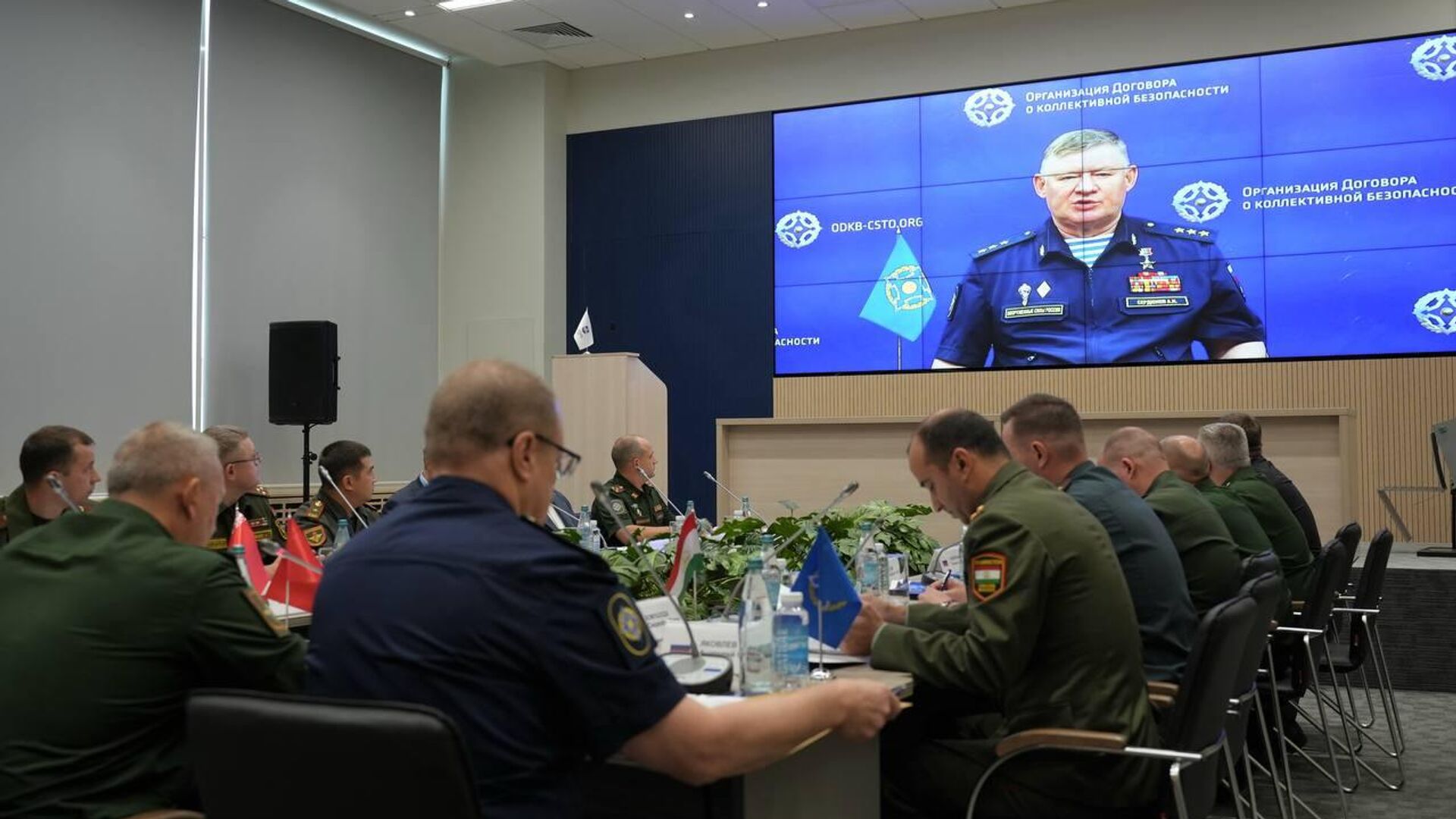 В Санкт-Петербурге состоялось очередное заседание Рабочей группы при Совете министров обороны ОДКБ по вопросам радиоэлектронной борьбы В Санкт-Петербурге состоялось очередное заседание Рабочей группы при Совете министров обороны ОДКБ по вопросам радиоэлектронной борьбы - Sputnik Казахстан, 1920, 17.06.2026