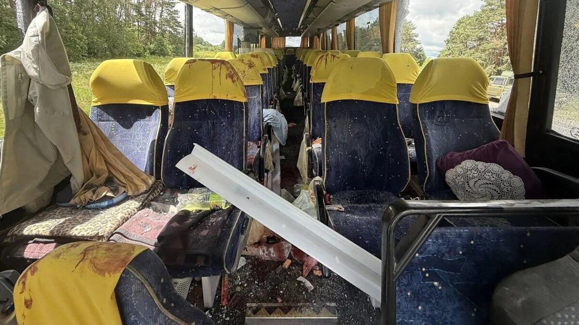 Дрон ВСУ ударил по автобусу с детьми из Беларуси в Брянской области Дрон ВСУ ударил по автобусу с детьми из Беларуси в Брянской области - Sputnik Казахстан, 1920, 18.06.2026