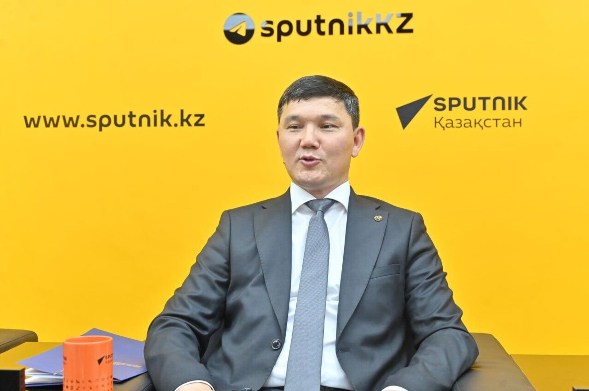 Руководитель управления животного мира и охотничьего хозяйства комитета лесного хозяйства и животного мира при министерстве экологии Казахстана Ануарбек Бермагамбетов Руководитель управления животного мира и охотничьего хозяйства комитета лесного хозяйства и животного мира при министерстве экологии Казахстана Ануарбек Бермагамбетов - Sputnik Казахстан, 1920, 17.06.2026
