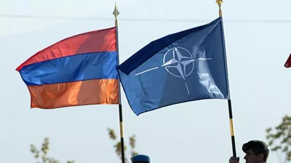 Флаги Армении и НАТО  - Sputnik Казахстан