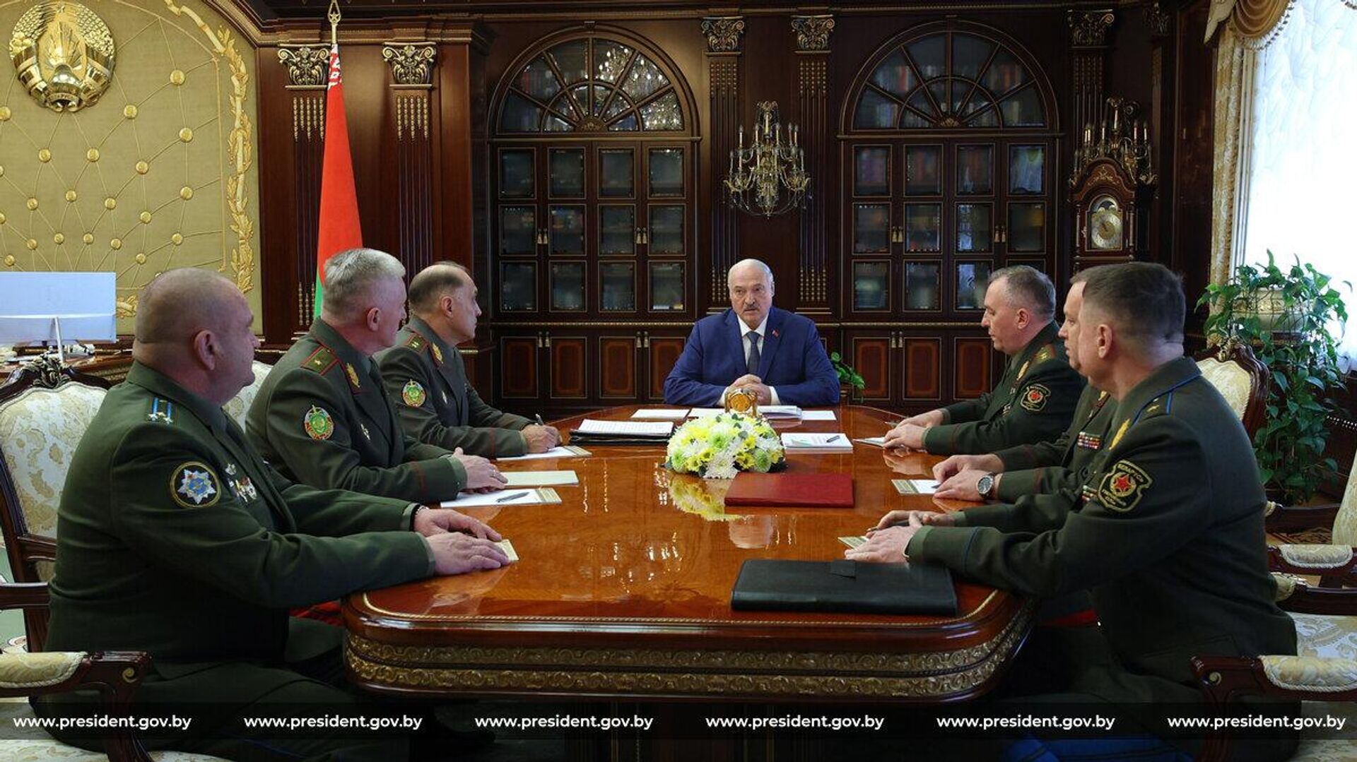Александр Лукашенко провел совещание Александр Лукашенко провел совещание - Sputnik Казахстан, 1920, 18.06.2026