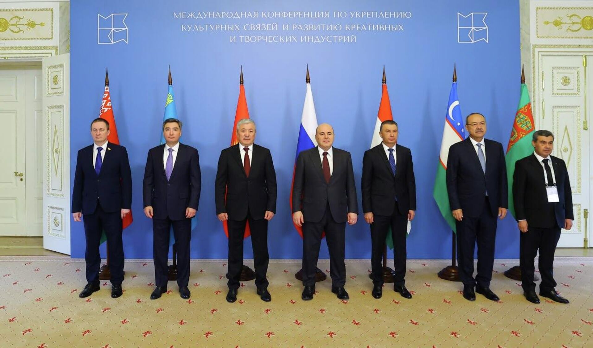 Премьер-министр Республики Казахстан Олжас Бектенов выступил на пленарном заседании международной конференции по укреплению культурных связей и развитию креативных и творческих индустрий в Санкт-Петербурге Премьер-министр Республики Казахстан Олжас Бектенов выступил на пленарном заседании международной конференции по укреплению культурных связей и развитию креативных и творческих индустрий в Санкт-Петербурге - Sputnik Казахстан, 1920, 18.06.2026