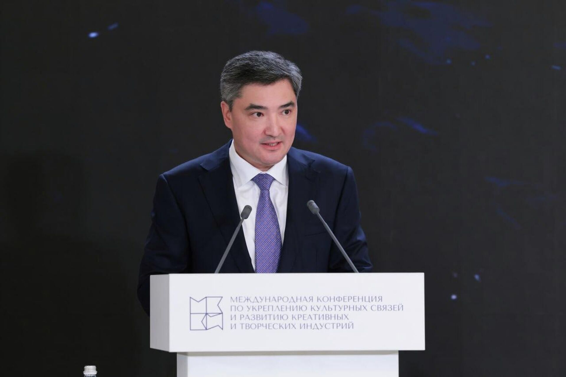 Премьер-министр Республики Казахстан Олжас Бектенов выступил на пленарном заседании международной конференции по укреплению культурных связей и развитию креативных и творческих индустрий в Санкт-Петербурге Премьер-министр Республики Казахстан Олжас Бектенов выступил на пленарном заседании международной конференции по укреплению культурных связей и развитию креативных и творческих индустрий в Санкт-Петербурге - Sputnik Казахстан, 1920, 18.06.2026