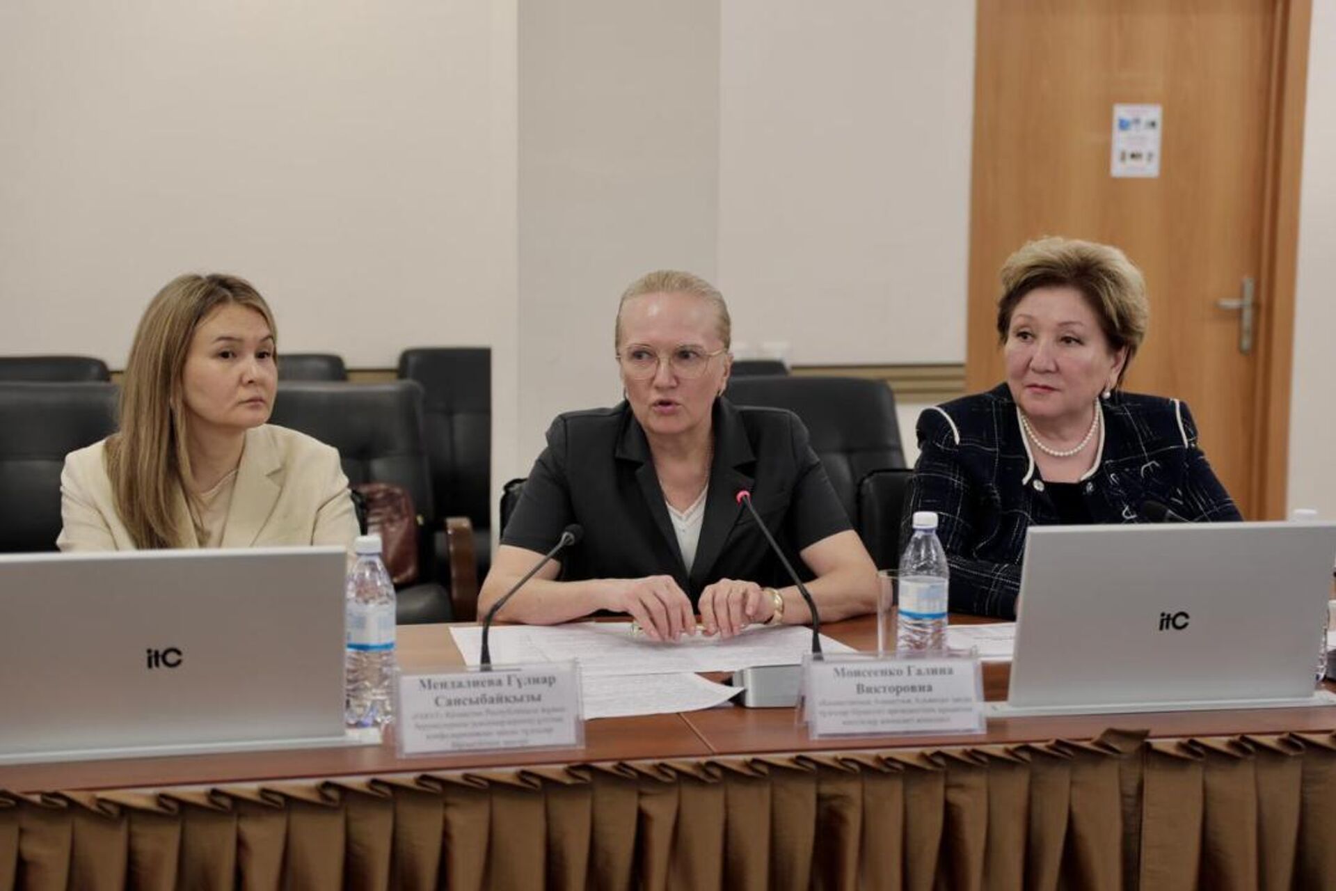 Совещание специальной рабочей группы по пенсионной системе в Минтруда Казахстана Совещание специальной рабочей группы по пенсионной системе в Минтруда Казахстана - Sputnik Казахстан, 1920, 19.06.2026