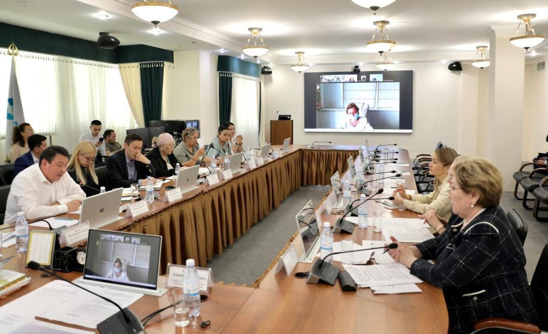 Совещание специальной рабочей группы по пенсионной системе в Минтруда Казахстана Совещание специальной рабочей группы по пенсионной системе в Минтруда Казахстана - Sputnik Казахстан, 1920, 19.06.2026