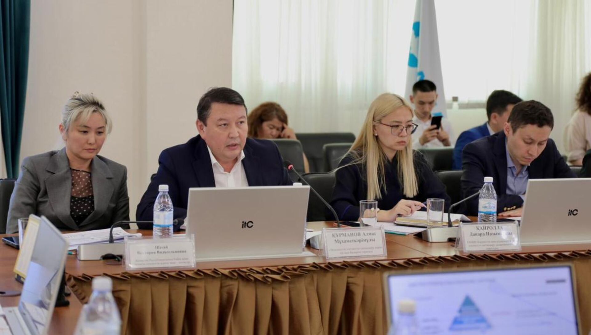 Совещание специальной рабочей группы по пенсионной системе в Минтруда Казахстана Совещание специальной рабочей группы по пенсионной системе в Минтруда Казахстана - Sputnik Казахстан, 1920, 19.06.2026