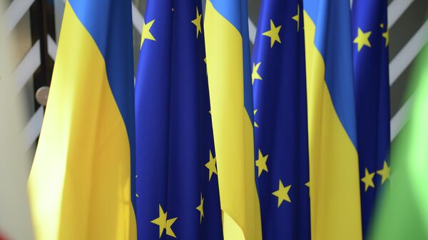 Флаги Украины и Европейского Союза - Sputnik Қазақстан