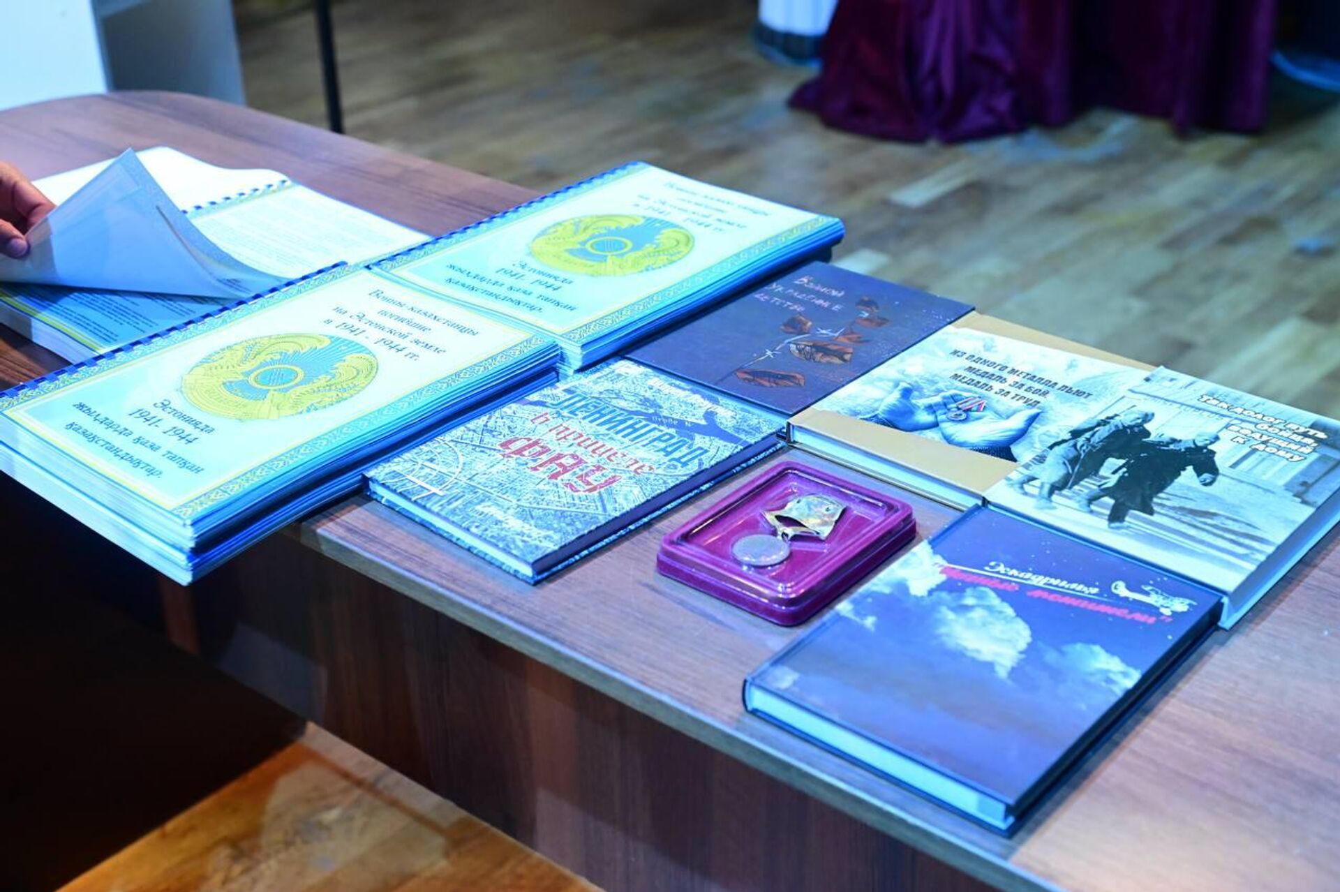 Презентация книги о воинах казахстанцах, погибших на территории Прибалтики в 1941-1944 годах прошла в Алматы - Sputnik Казахстан, 1920, 22.06.2026