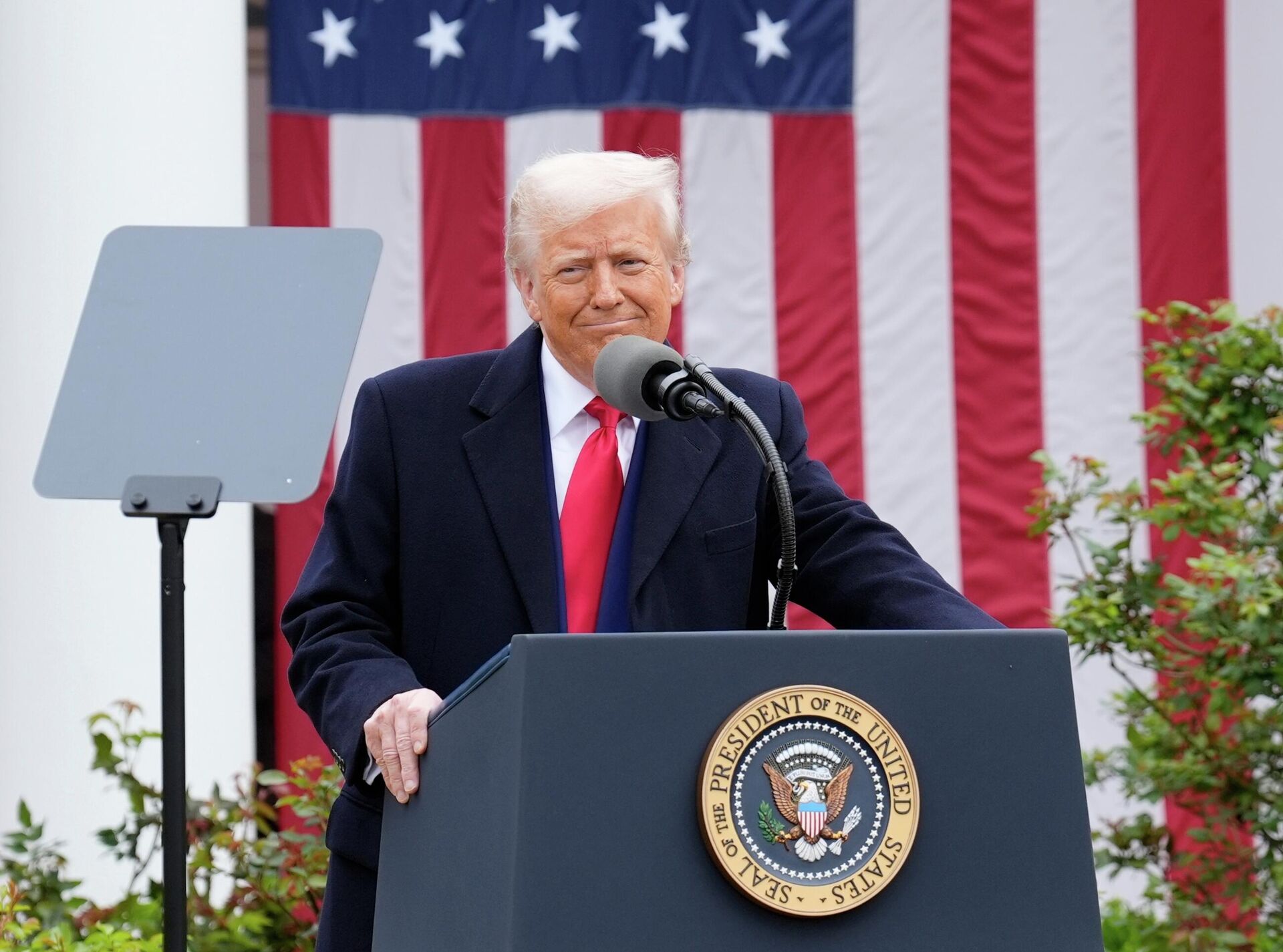 Президент США Дональд Трамп - Sputnik Казахстан, 1920, 27.08.2026
