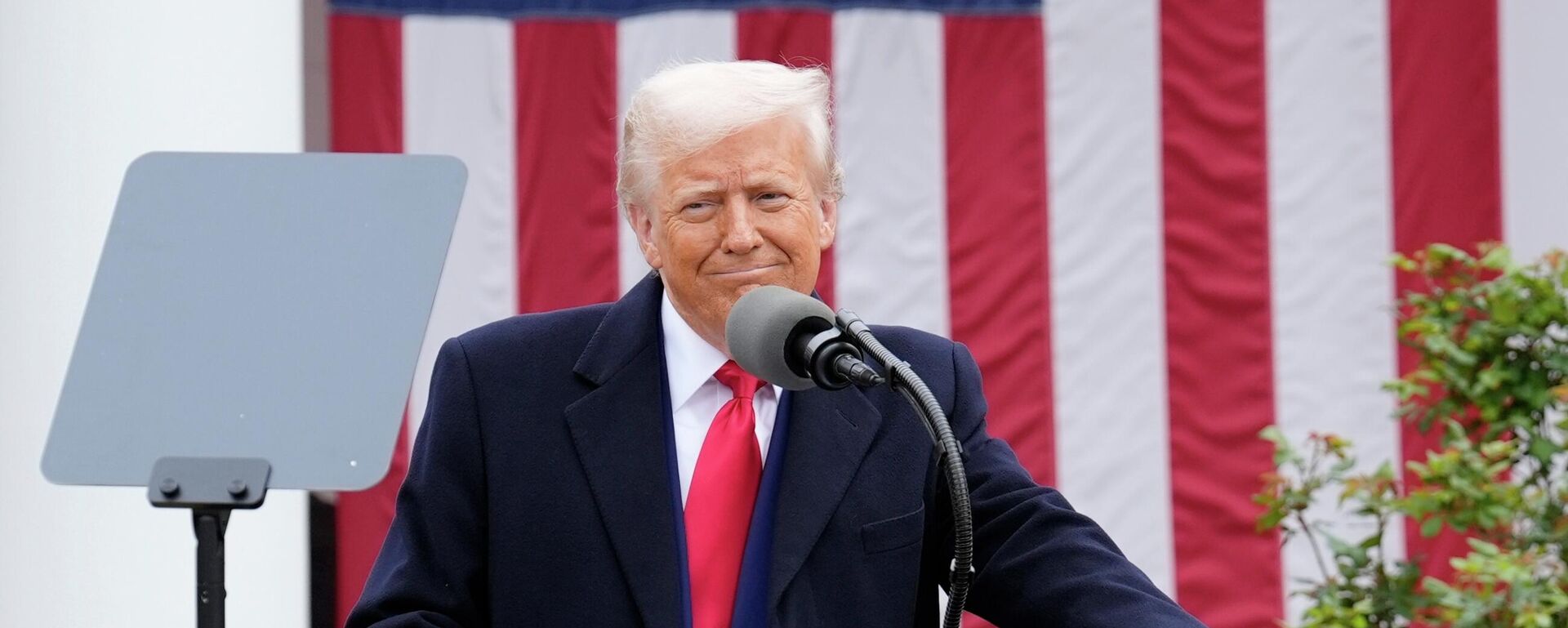 Президент США Дональд Трамп - Sputnik Казахстан, 1920, 24.06.2026