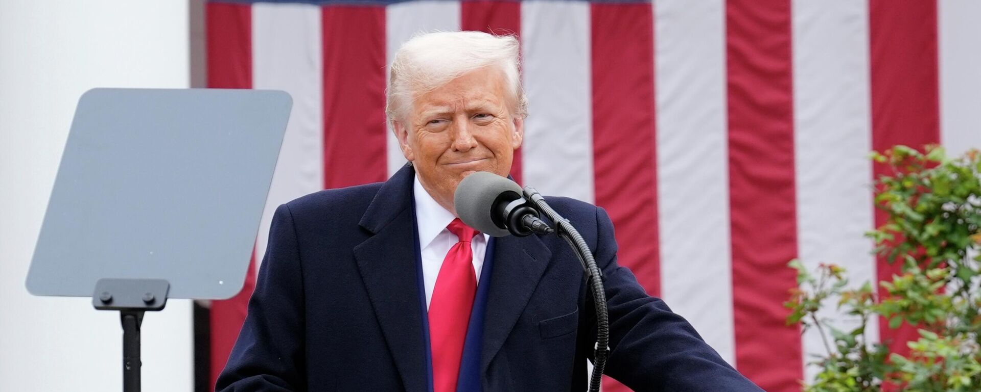 Президент США Дональд Трамп - Sputnik Казахстан, 1920, 19.09.2026