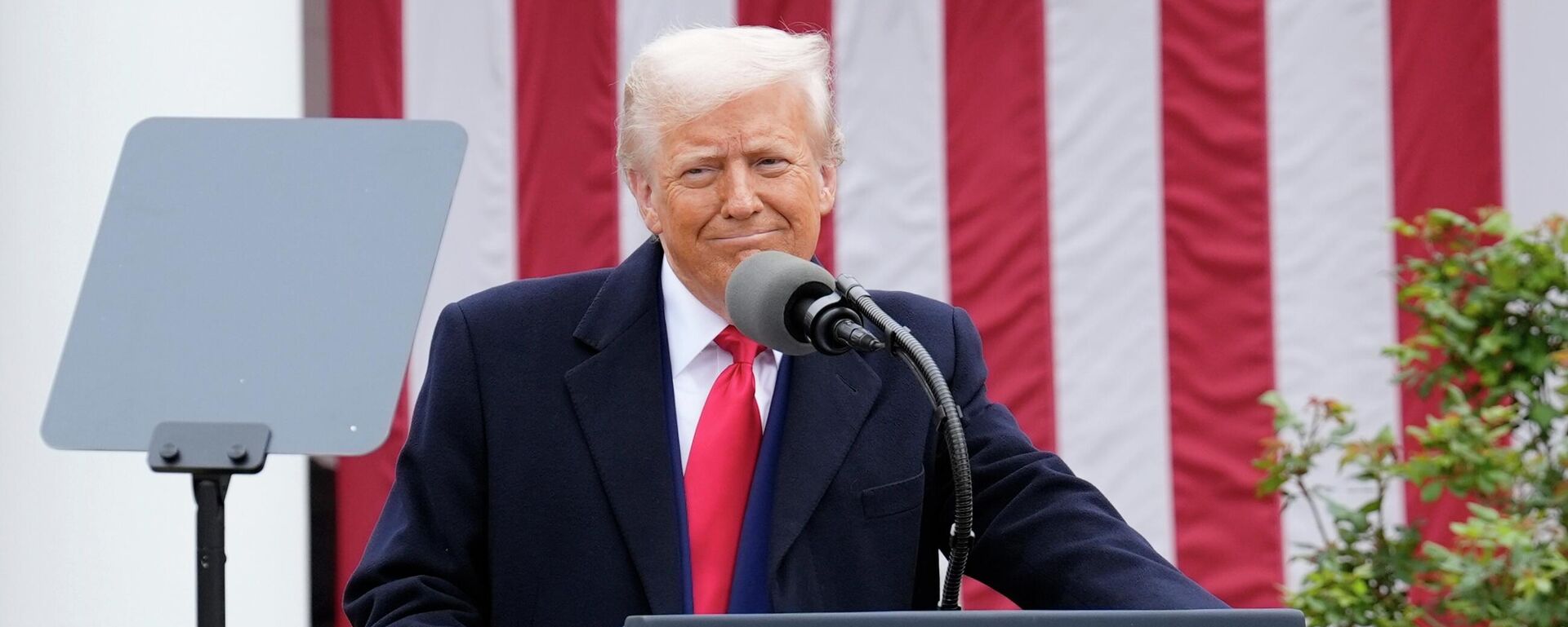 Президент США Дональд Трамп - Sputnik Казахстан, 1920, 25.07.2026