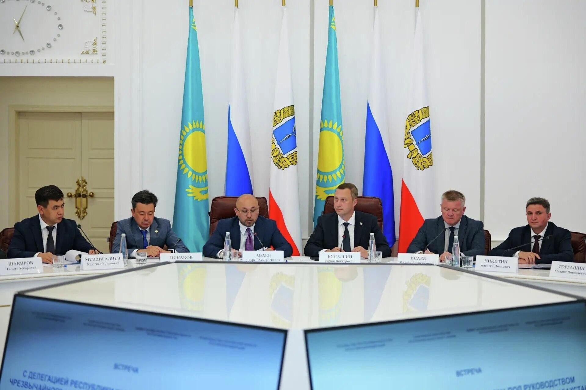 Встреча казахстанской делегации с губернатором Саратовской области Романом Бусаргиным  - Sputnik Казахстан, 1920, 24.06.2026