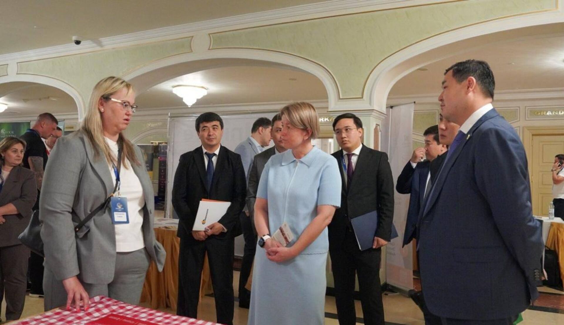 Вице-министр сельского хозяйства Казахстана Азат Султанов на XIII Международном форуме птицеводов в России Вице-министр сельского хозяйства Казахстана Азат Султанов на XIII Международном форуме птицеводов в России - Sputnik Қазақстан, 1920, 24.06.2026