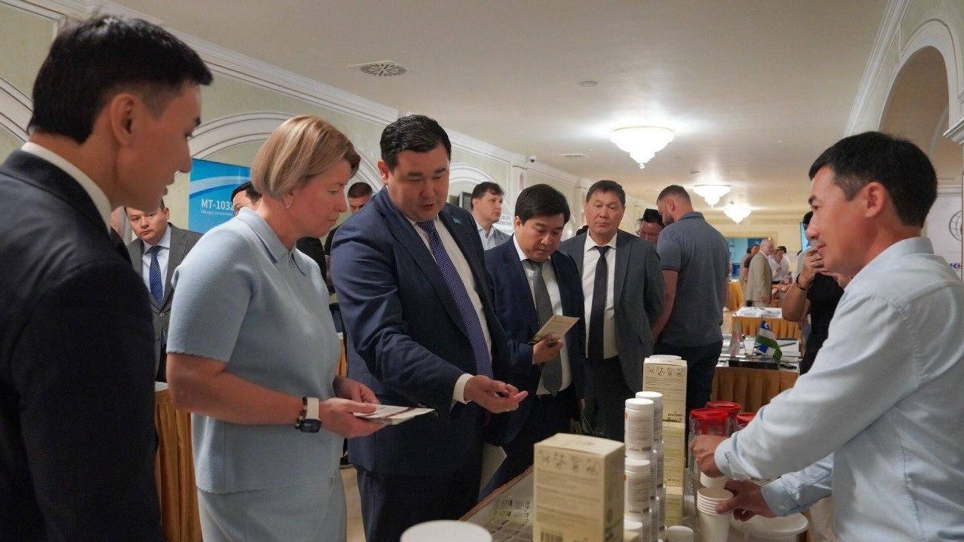 Вице-министр сельского хозяйства Казахстана Азат Султанов на XIII Международном форуме птицеводов в России Вице-министр сельского хозяйства Казахстана Азат Султанов на XIII Международном форуме птицеводов в России - Sputnik Қазақстан, 1920, 24.06.2026