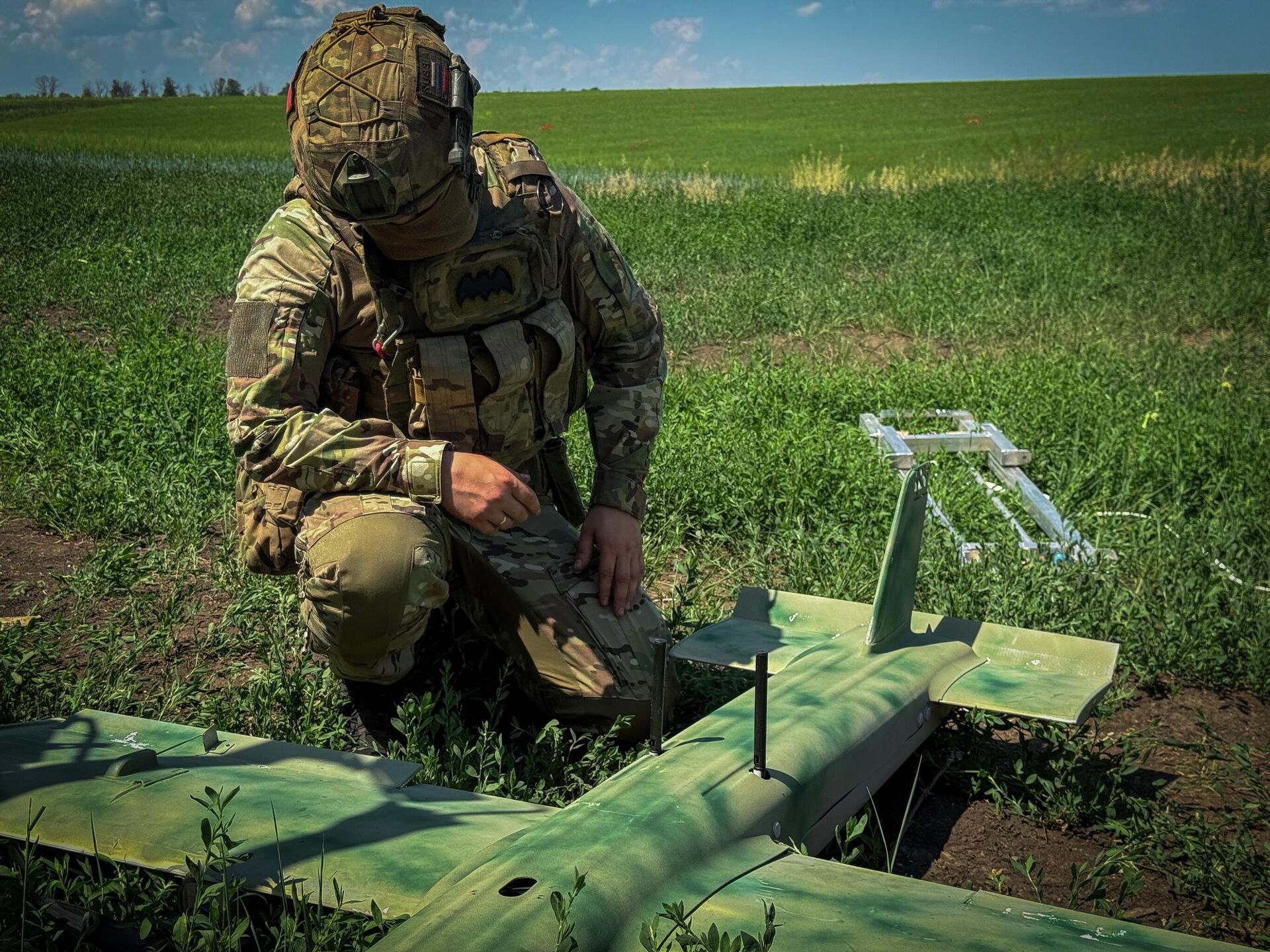 Военнослужащие расчета беспилотного летательного аппарата Молния-Р группировки войск Центр Военнослужащие расчета беспилотного летательного аппарата Молния-Р группировки войск Центр - Sputnik Казахстан, 1920, 24.06.2026
