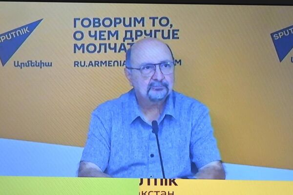 Видеомост Москва — Минск — Астана — Ереван на тему: Биобезопасность стран ЕАЭС Видеомост Москва — Минск — Астана — Ереван на тему: Биобезопасность стран ЕАЭС - Sputnik Казахстан