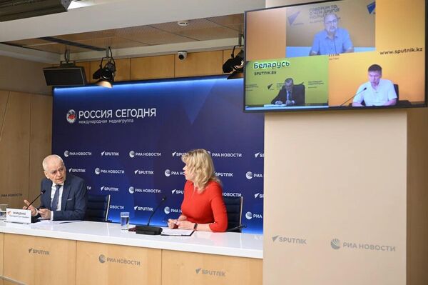 Видеомост Москва — Минск — Астана — Ереван на тему: Биобезопасность стран ЕАЭС Видеомост Москва — Минск — Астана — Ереван на тему: Биобезопасность стран ЕАЭС - Sputnik Казахстан