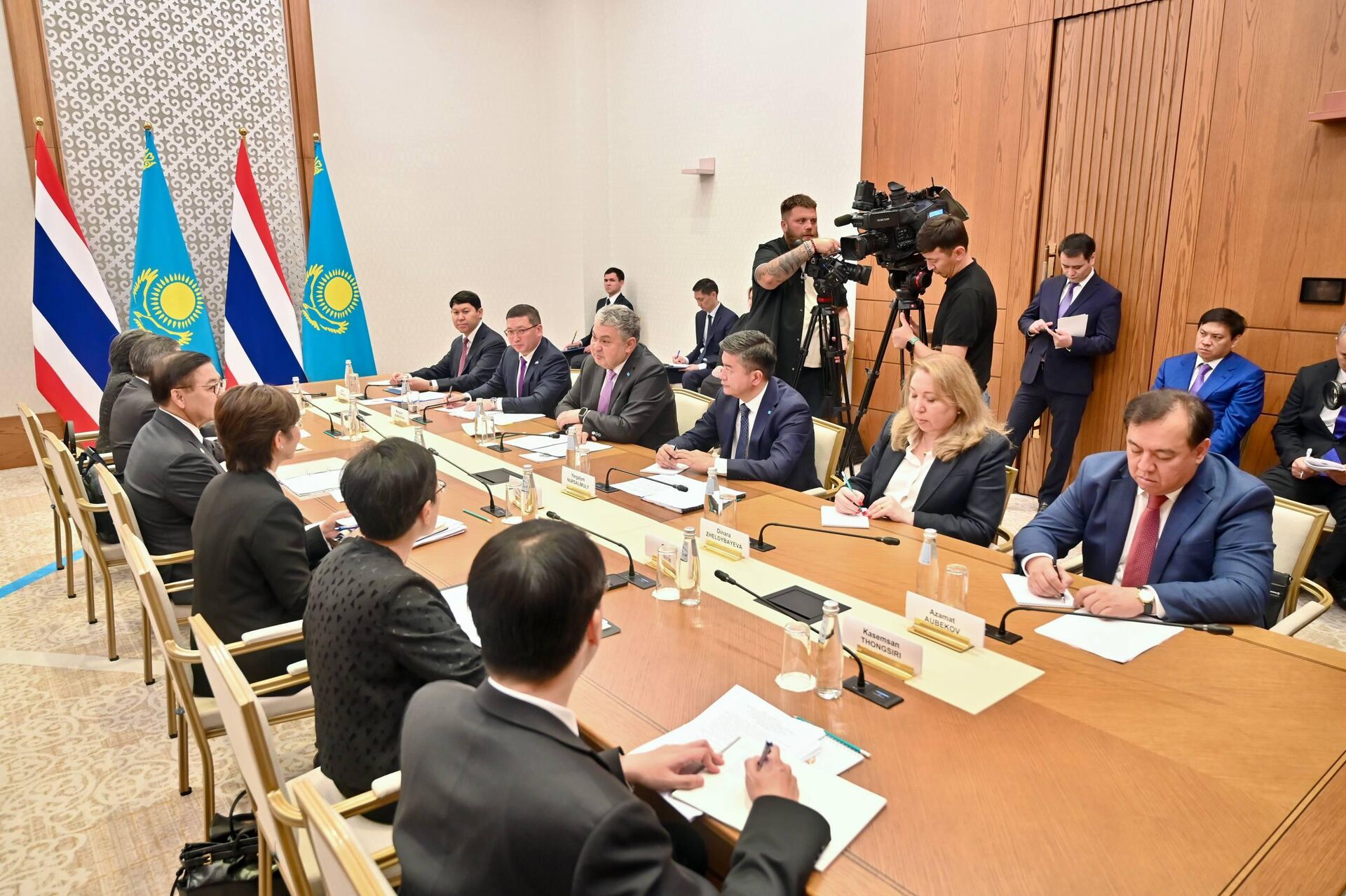 Главы МИД Таиланда и Казахстана Сихасак Пхуангкеткео и Ермек Кошербаев встретились в Астане - Sputnik Қазақстан, 1920, 25.06.2026