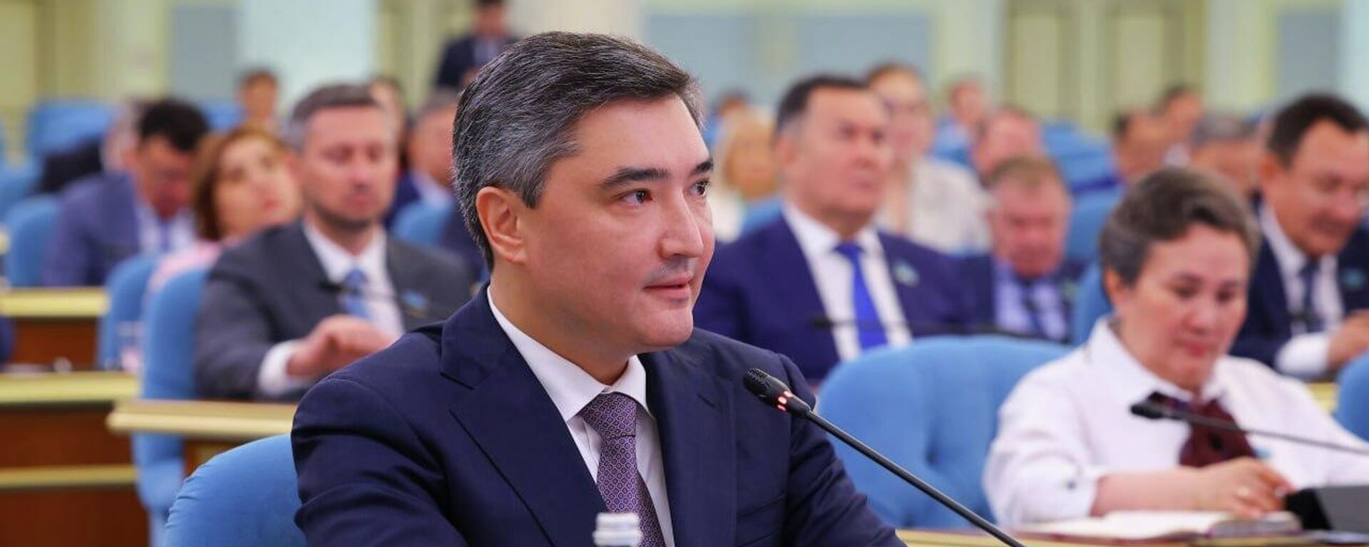 Премьер Казахстана Олжас Бектенов на совместном заседании палат парламента  - Sputnik Казахстан, 1920, 26.06.2026