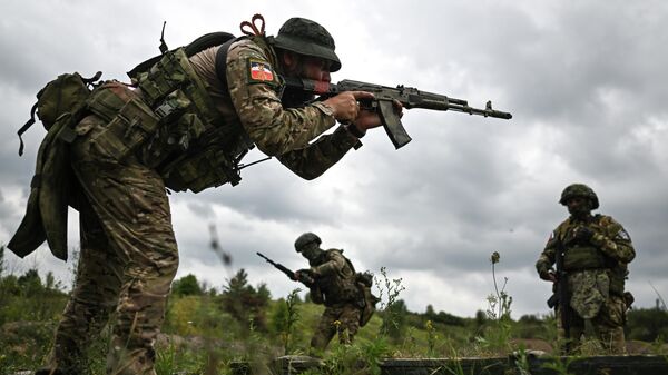 Боевое слаживание военнослужащих мотострелковой бригады группировки войск Север - Sputnik Казахстан