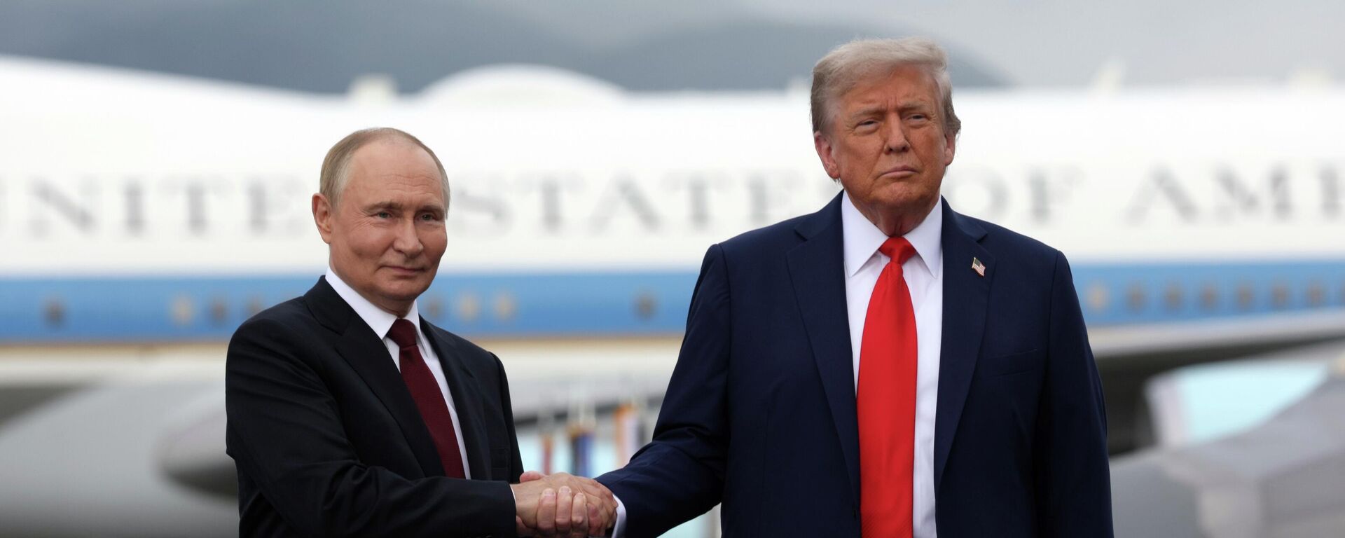 Владимир Путин и Дональд Трамп на Аляске, архивное фото - Sputnik Казахстан, 1920, 29.06.2026