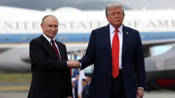 Владимир Путин и Дональд Трамп на Аляске, архивное фото - Sputnik Казахстан