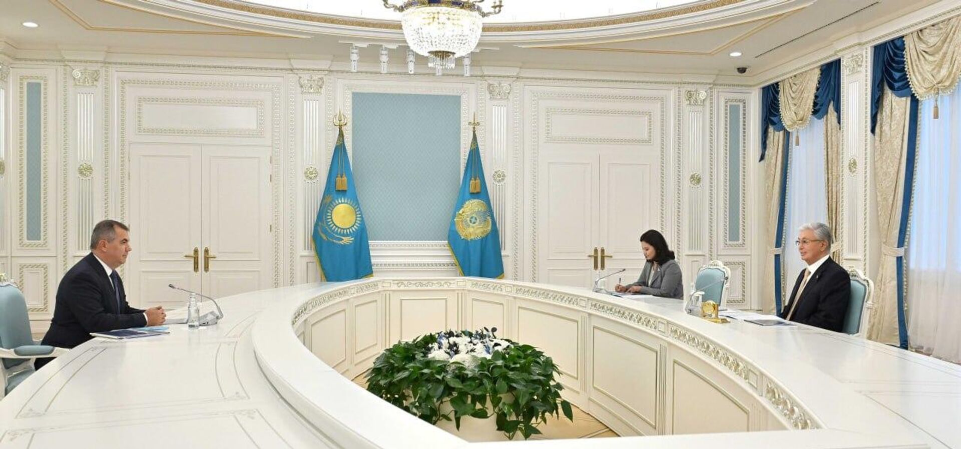 Президент принял главного исполнительного директора Air Astana Ибрагима Жанлыела - Sputnik Казахстан, 1920, 01.07.2026
