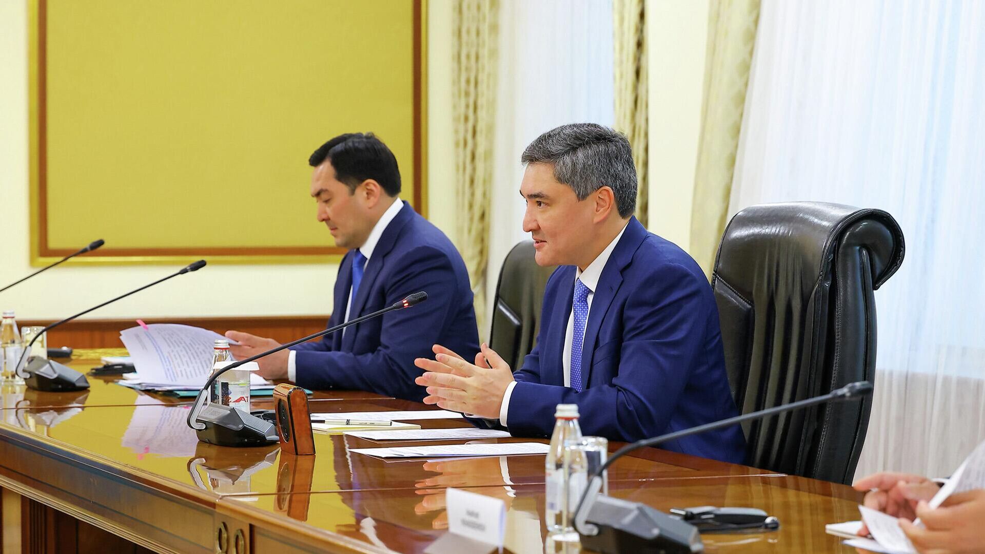 Старший вице-президент ExxonMobil Питер Ларден и премьер Казахстана Олжас Бектенов встретились в Астане - Sputnik Казахстан, 1920, 02.07.2026