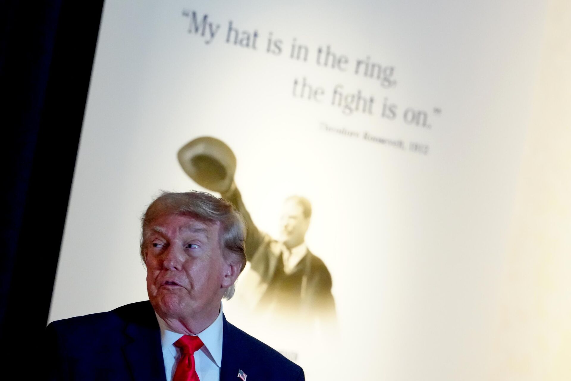 Президент Дональд Трамп посещает Президентскую библиотеку Теодора Рузвельта, США Президент Дональд Трамп посещает Президентскую библиотеку Теодора Рузвельта, США - Sputnik Казахстан, 1920, 08.09.2026