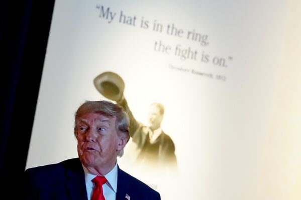 Президент Дональд Трамп во время посещения Президентской библиотеки Теодора Рузвельта, США. Президент Дональд Трамп во время посещения Президентской библиотеки Теодора Рузвельта, США. - Sputnik Казахстан