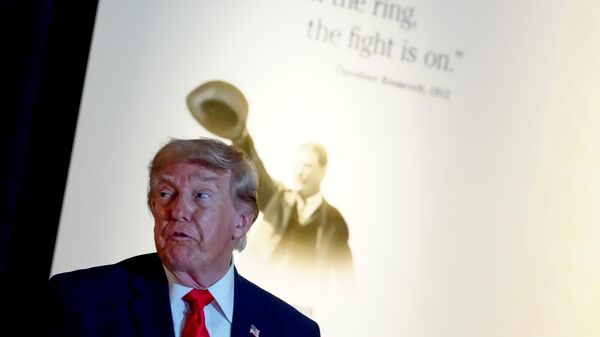 Президент Дональд Трамп посещает Президентскую библиотеку Теодора Рузвельта, США - Sputnik Казахстан