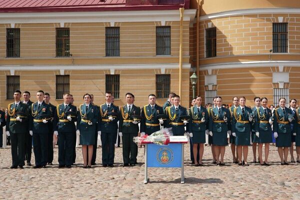 Глава МЧС Казахстана Чингис Аринов вручил дипломы выпускникам университета Государственной противопожарной службы МЧС России Глава МЧС Казахстана Чингис Аринов вручил дипломы выпускникам университета Государственной противопожарной службы МЧС России - Sputnik Казахстан