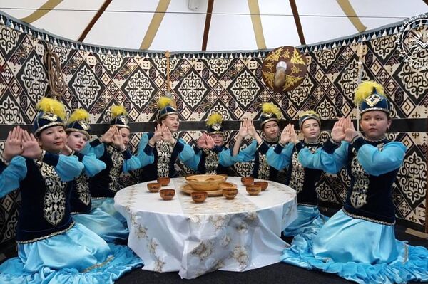 Около 5 тысяч школьников Павлодарской области исполнили кюй Ахмета Жубанова Около 5 тысяч школьников Павлодарской области исполнили кюй Ахмета Жубанова - Sputnik Казахстан