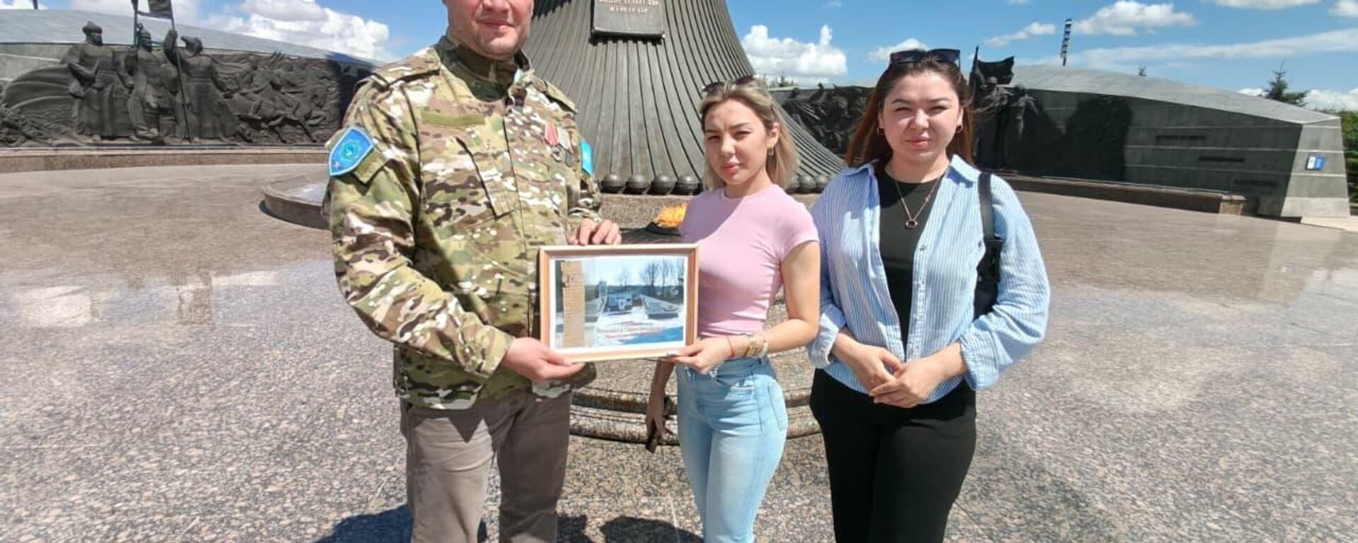 Церемония передачи родственникам солдатского медальона красноармейца Павла Михайловича Большакова, уроженца Костанайской области - Sputnik Казахстан, 1920, 06.07.2026