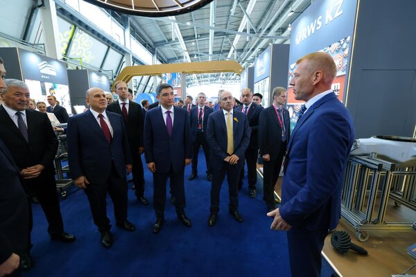 Премьер-министр Казахстана на выставке Иннопром Премьер-министр Казахстана на выставке Иннопром - Sputnik Казахстан