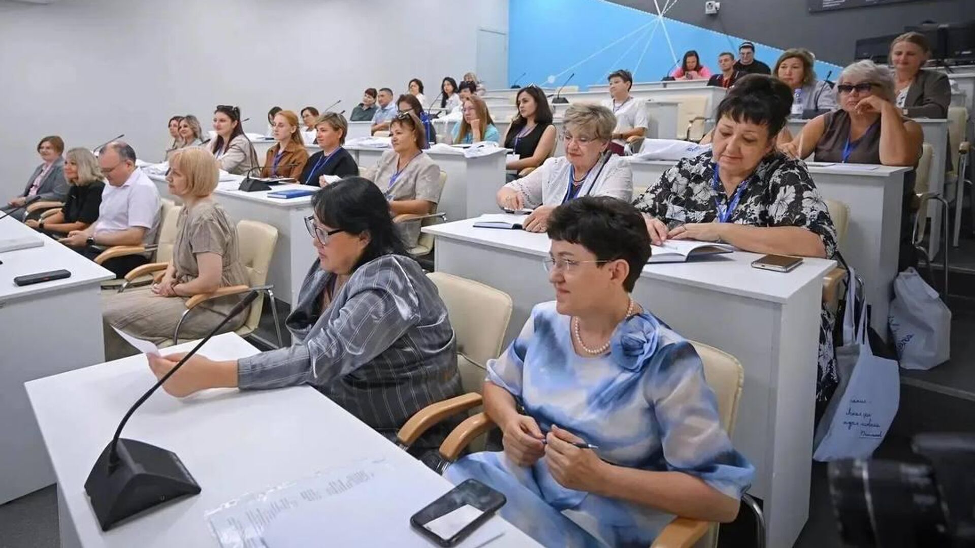 В Омске стартовал двухнедельный курс для педагогов начальных классов и русского языка из Казахстана В Омске стартовал двухнедельный курс для педагогов начальных классов и русского языка из Казахстана - Sputnik Казахстан, 1920, 07.07.2026