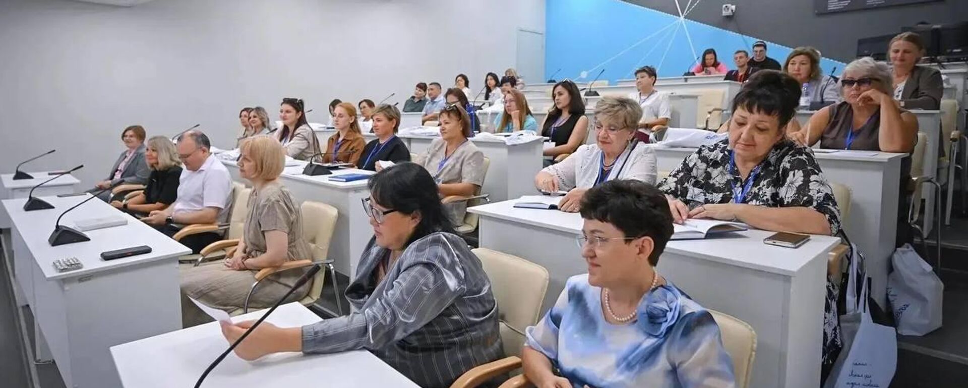  В Омске стартовал двухнедельный курс для педагогов начальных классов и русского языка из Казахстана - Sputnik Казахстан, 1920, 07.07.2026