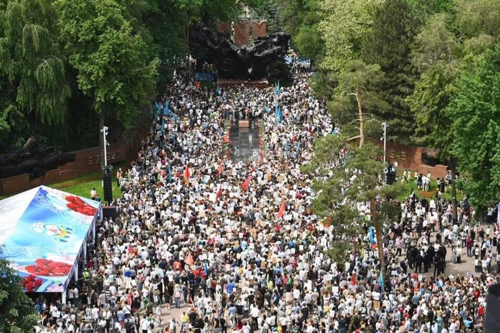 Парк 28 гвардейцев-панфиловцев в Алматы в День Победы - Sputnik Казахстан, 1920, 08.07.2026