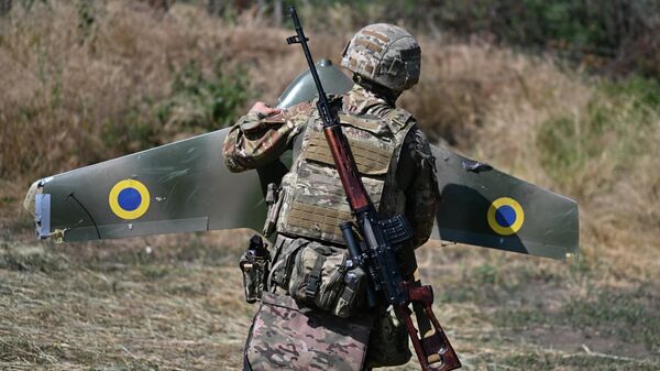 Снайпер ВС РФ с БПЛА ВСУ Домаха во время боевого слаживания снайперских пар группировки войск Центр  - Sputnik Казахстан