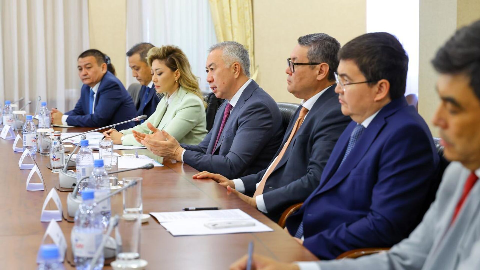 Встреча председателя Ghazanfar Bank Мохаммада Исмаила Газанфара и вице-премьера Казахстана Серика Жумангарина Встреча председателя Ghazanfar Bank Мохаммада Исмаила Газанфара и вице-премьера Казахстана Серика Жумангарина - Sputnik Казахстан, 1920, 09.07.2026