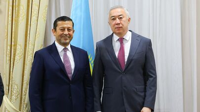 Председатель Ghazanfar Bank Мохаммад Исмаил Газанфар и глава Миннацэкономики Казахстана Серик Жумангарин