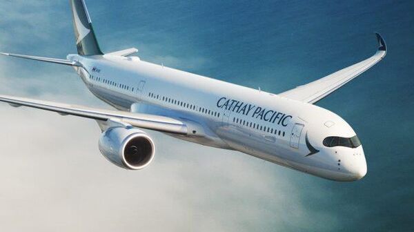 Самолет авиакомпании Cathay  - Sputnik Казахстан