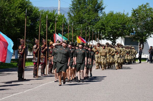 В честь 85-летия Панфиловской дивизии военные Кыргызстана провели памятное мероприятие В честь 85-летия Панфиловской дивизии военные Кыргызстана провели памятное мероприятие - Sputnik Казахстан