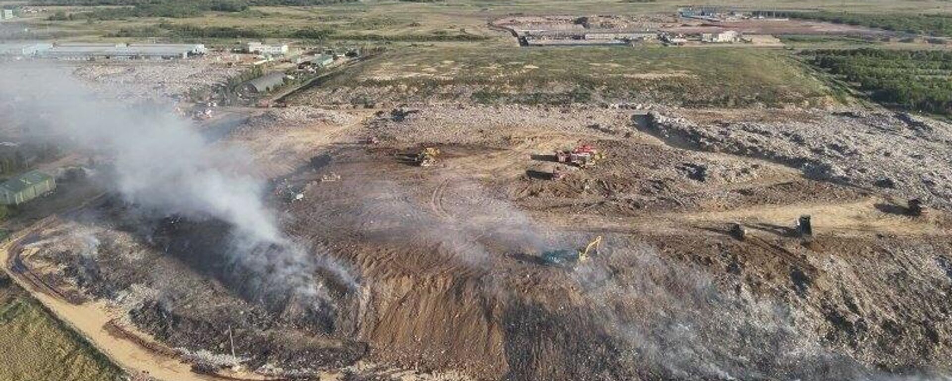 Астанада қатты тұрмыстық қалдықтар полигонындағы өртті сөндіру жұмыстары жалғасып жатыр - Sputnik Қазақстан, 1920, 12.07.2026