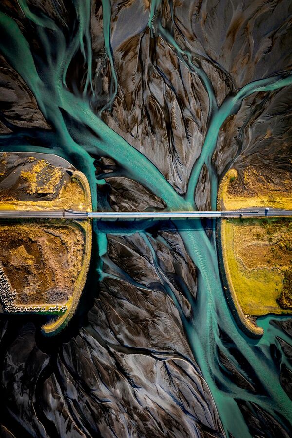 Снимок "Слияние" индийского фотографа Avishek Patra, попавший в ТОП 101 конкурса The 2nd International Aerial Photographer of the Year 2026. Снимок "Слияние" индийского фотографа Avishek Patra, попавший в ТОП 101 конкурса The 2nd International Aerial Photographer of the Year 2026. - Sputnik Казахстан