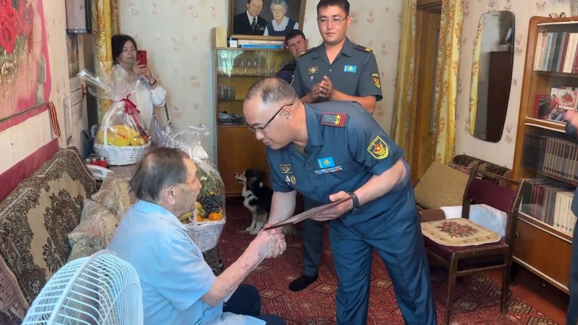 В Таразе ветерана войны Геннадия Иванова поздравили со 100-летним юбилеем - Sputnik Қазақстан, 1920, 15.07.2026