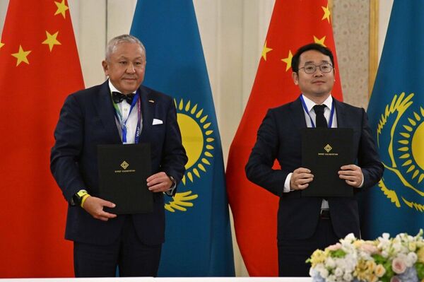 Соглашения подписали компании Казахстана и Китая в Шанхае Соглашения подписали компании Казахстана и Китая в Шанхае - Sputnik Казахстан