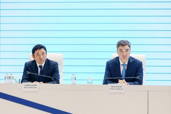 Олжас Бектенов и Роман Скляр представили нового акима Атырауской области активу региона - Sputnik Казахстан