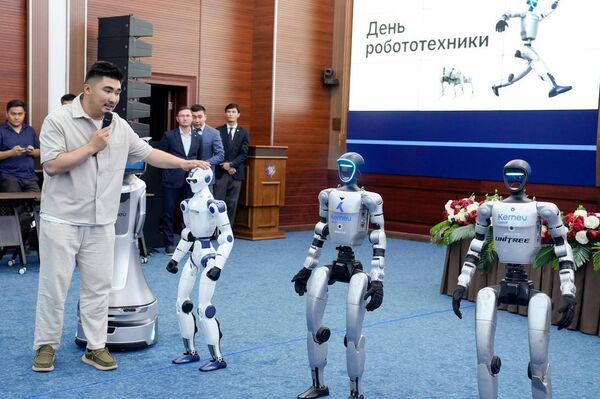 Роботов для патрулирования представили Генпрокуратуре Казахстана в Астане Роботов для патрулирования представили Генпрокуратуре Казахстана в Астане - Sputnik Казахстан